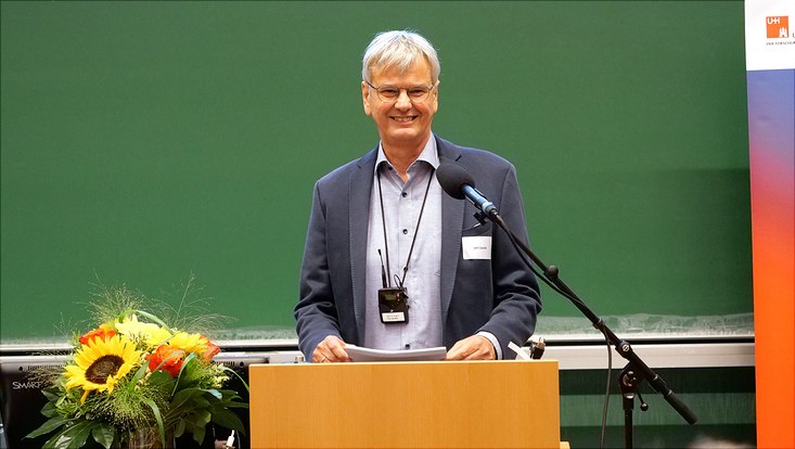 Vizepräsident Prof. Dr. Jan Louis moderierte die Feierstunde.