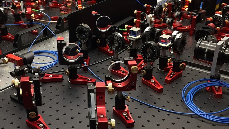 Tisch mit Linsen etc.