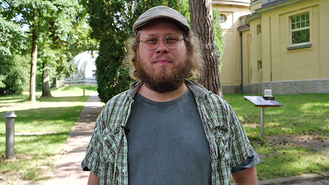 03-stefan-teaser In der dritten Folge berichtet der Doktorand Stefan Hackstein, warum er Physik studiert hat, wie er bei der Astrophysik gelandet ist und was die Physik-Forschung in Hamburg so besonders macht